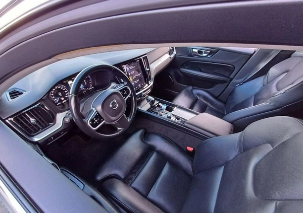 Volvo V60 cena 99900 przebieg: 159142, rok produkcji 2020 z Halinów małe 121